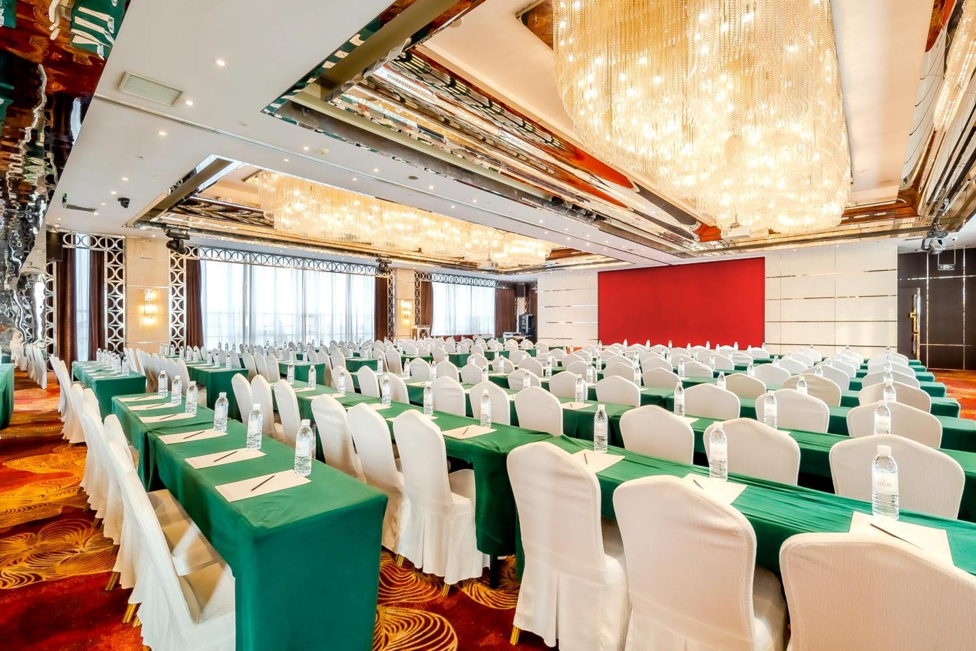 Celebrity Upper Class Hotel Чэнду Экстерьер фото