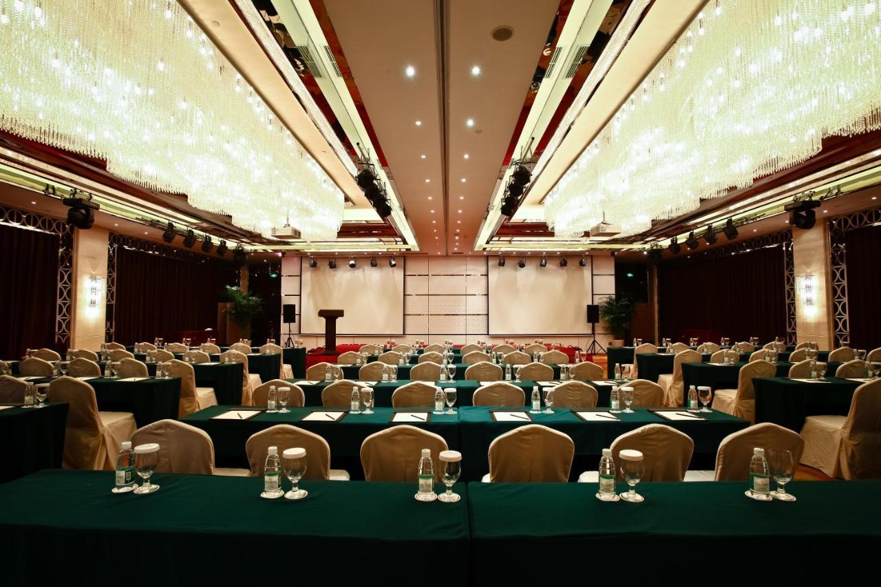 Celebrity Upper Class Hotel Чэнду Экстерьер фото
