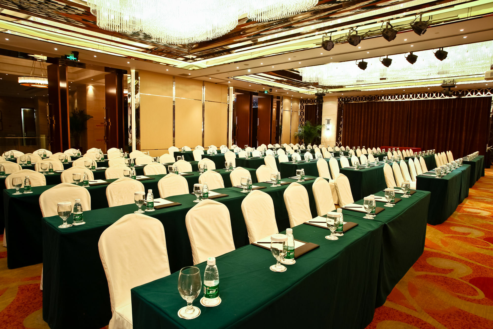 Celebrity Upper Class Hotel Чэнду Экстерьер фото