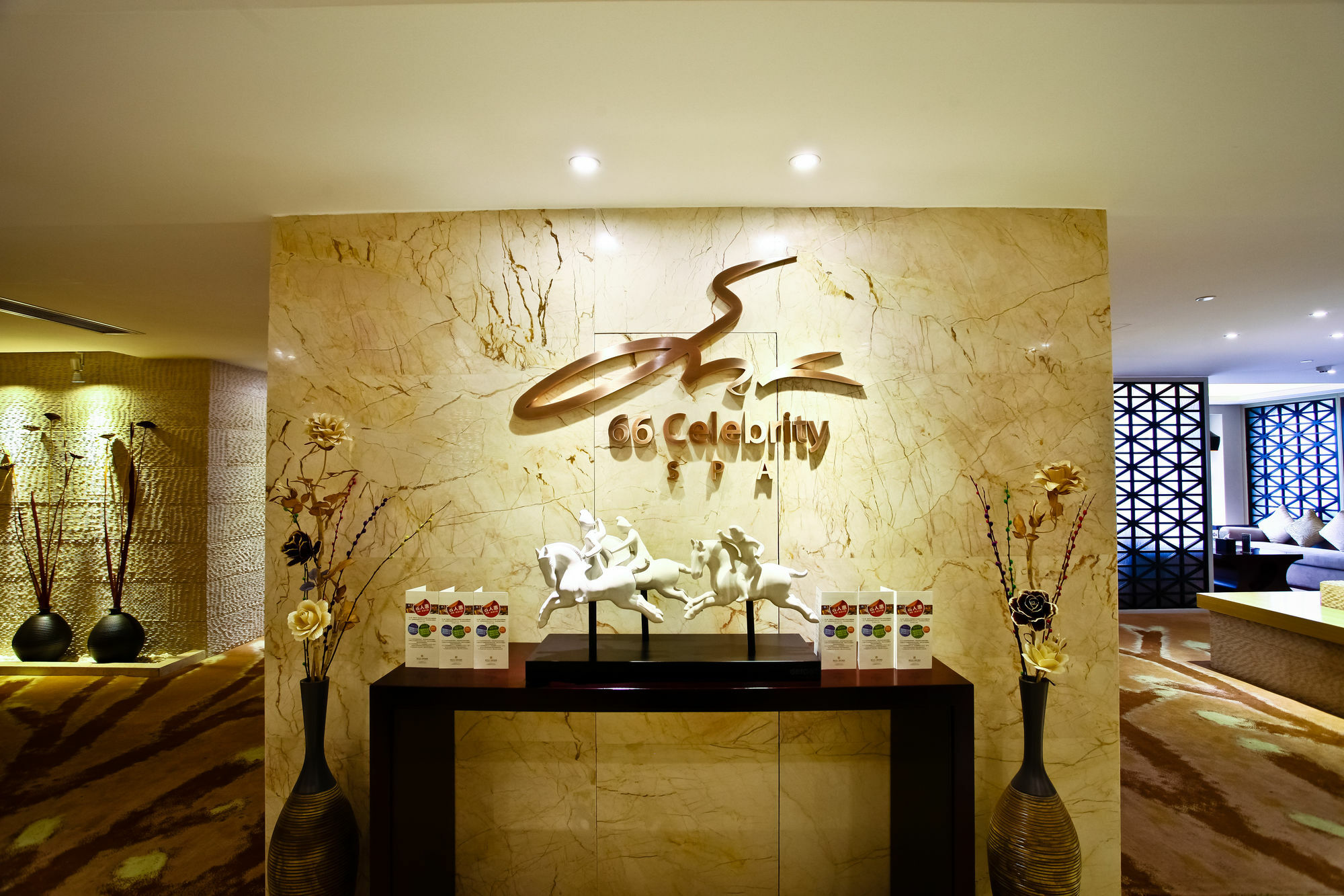 Celebrity Upper Class Hotel Чэнду Экстерьер фото