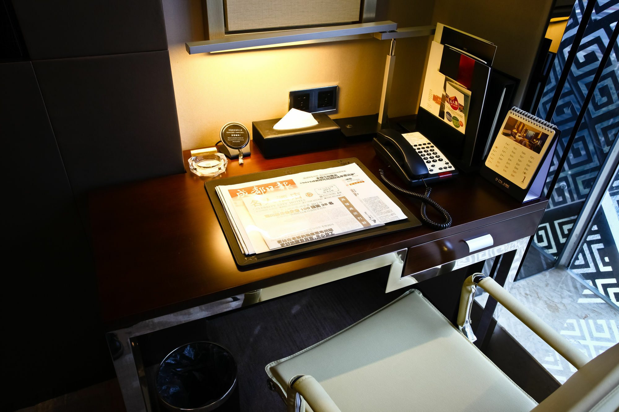 Celebrity Upper Class Hotel Чэнду Экстерьер фото