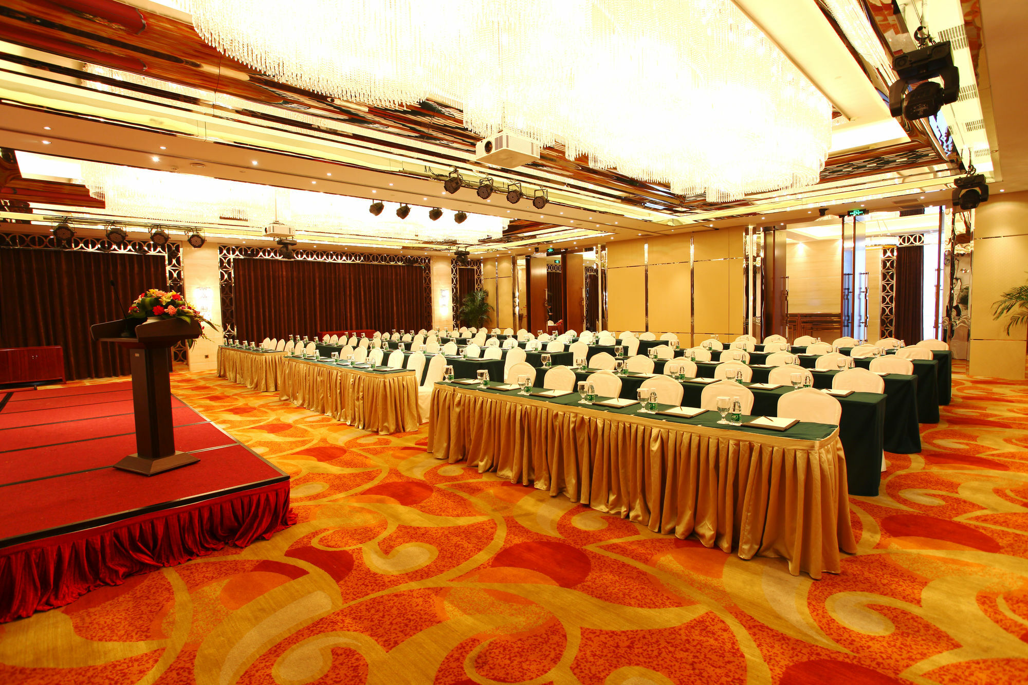 Celebrity Upper Class Hotel Чэнду Экстерьер фото